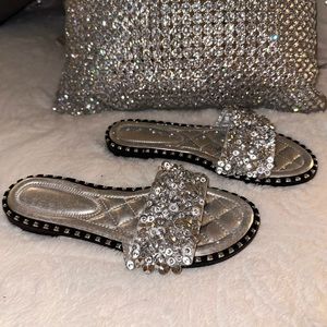 Woman’s Sz 6 Silver Rhinestone Slides